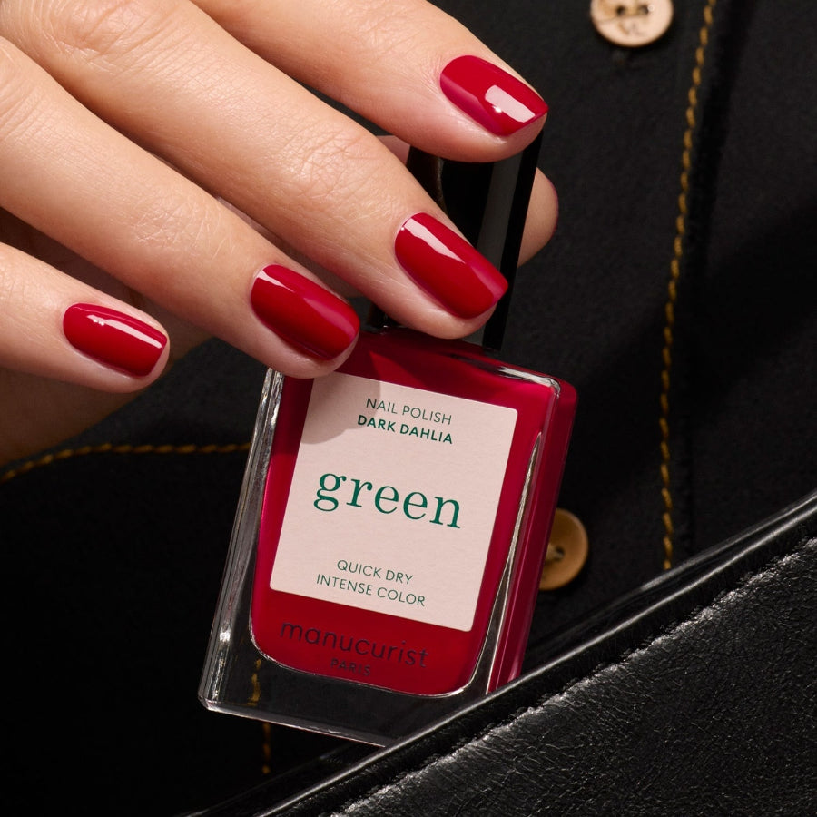 Vernis dark dahlia naturel posé