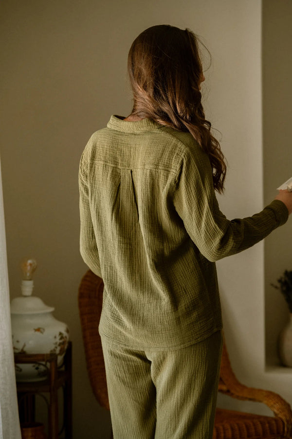 Pantalon de pyjama en double gaze de coton couleur militaire de dos