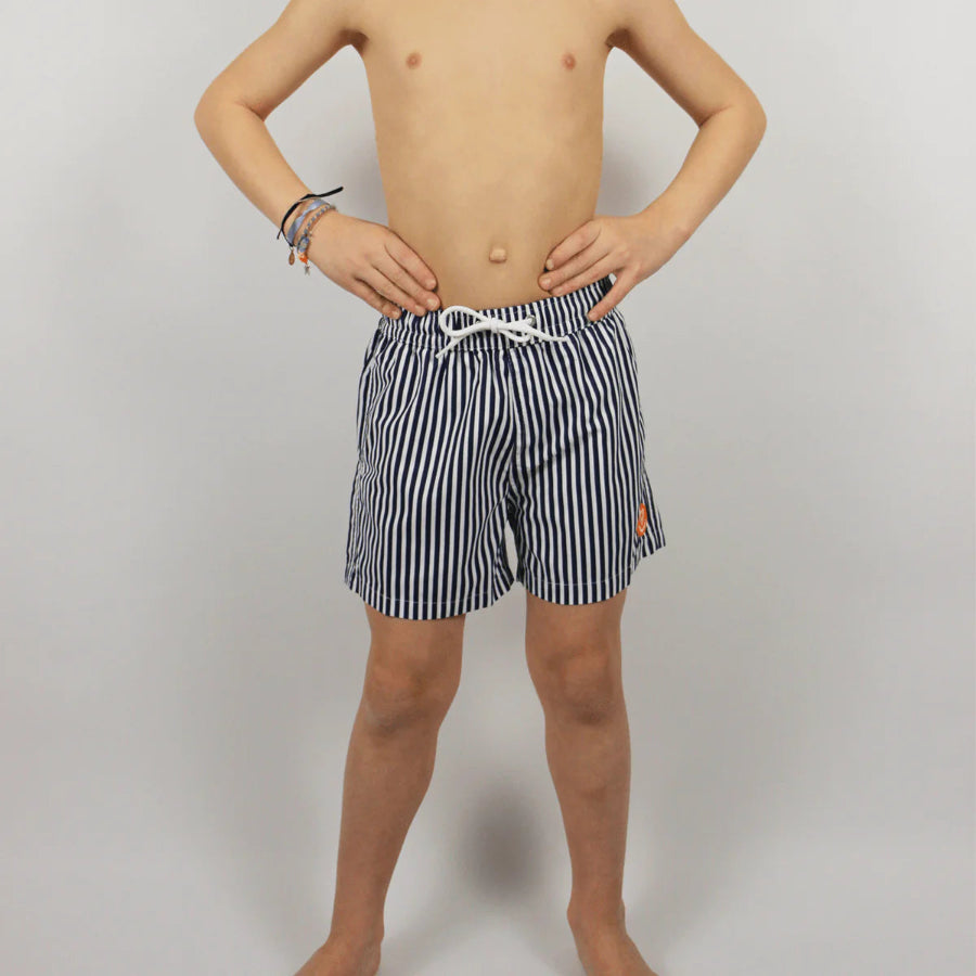 Short-de-bain-enfant-raye-bleu-marine-broderie-homard-face2_44f09471-e3d5-42b2-a29a-5df85aa542a8