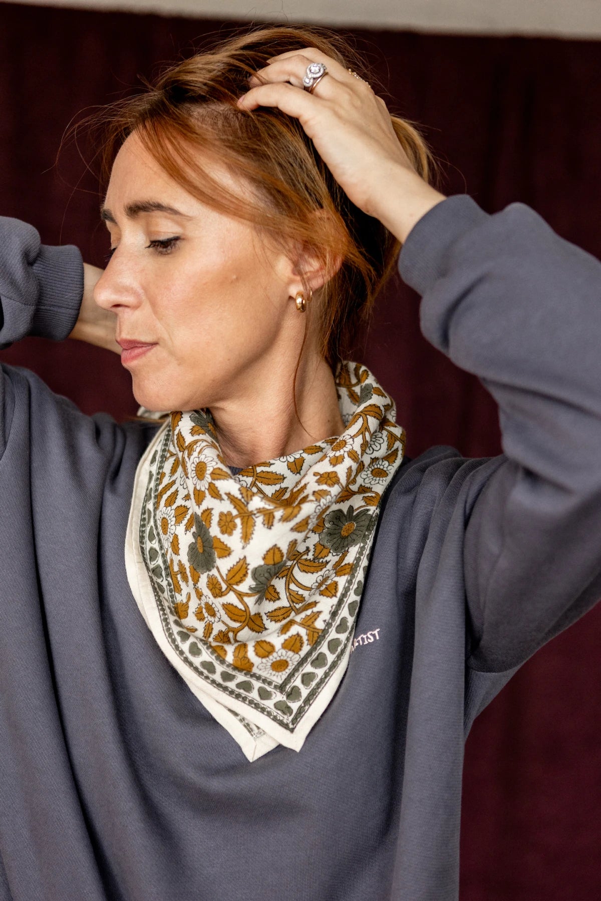 Foulard Apache modèle Manika "Cœur" couleur Macadamia