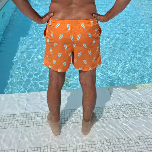 maillot-de-bain-homme-recycle-orange-motif-surf-ambiance
